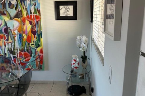 Снять в аренду кондоминиум в Хайалиа, Флорида 2 спальни, 102.66м2, № 1991754 - фото 3