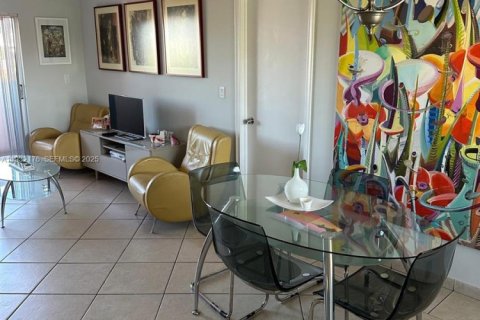 Снять в аренду кондоминиум в Хайалиа, Флорида 2 спальни, 102.66м2, № 1991754 - фото 6