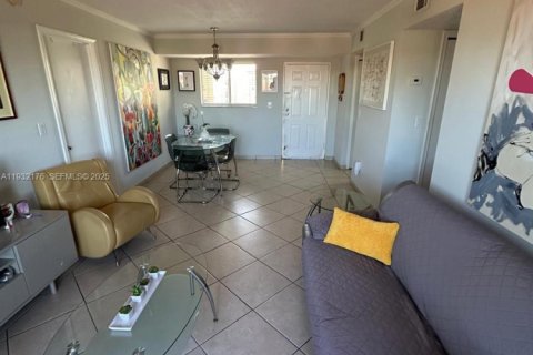 Снять в аренду кондоминиум в Хайалиа, Флорида 2 спальни, 102.66м2, № 1991754 - фото 1