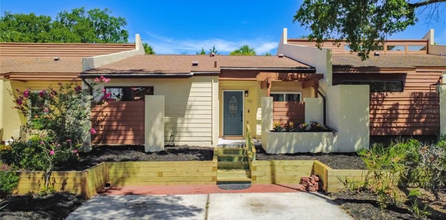 House in Altamonte Springs, Florida 3 bedrooms, 141.03 sq.m. № 2220890