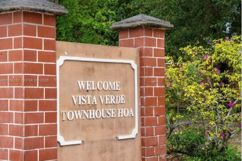 Townhouse in Miami Gardens, Florida 3 bedrooms, 107.95 sq.m. № 2020759