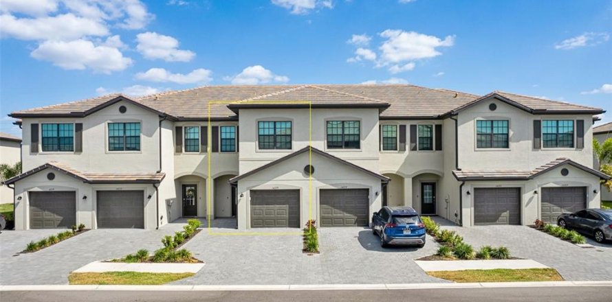 Townhouse in Fort Myers, Florida 3 bedrooms, 180.42 sq.m. № 1779021