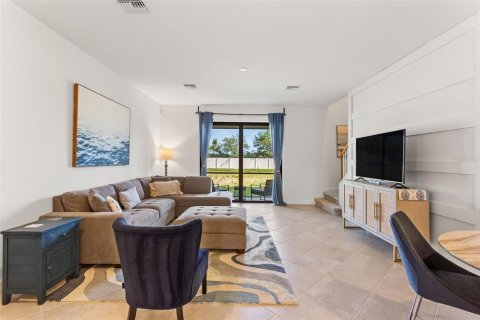 Townhouse in Fort Myers, Florida 3 bedrooms, 180.42 sq.m. № 1779021 - photo 15