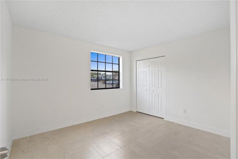 Condo in Homestead, Florida, 2 bedrooms  № 1692541 - photo 12