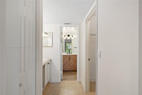 Condo in Homestead, Florida, 2 bedrooms  № 1692541 - photo 17