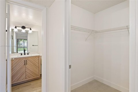 Condo in Homestead, Florida, 2 bedrooms  № 1692541 - photo 19
