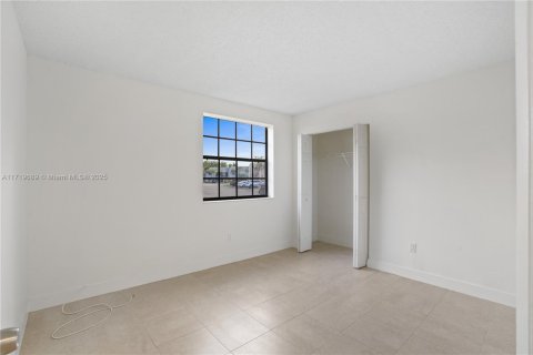 Condo in Homestead, Florida, 2 bedrooms  № 1692541 - photo 13