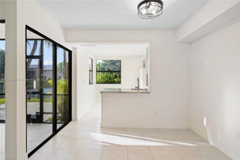 Condo in Homestead, Florida, 2 bedrooms  № 1692541 - photo 1