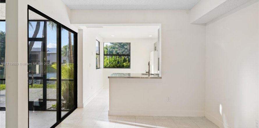 Condo in Homestead, Florida, 2 bedrooms  № 1692541