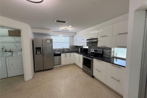 Villa ou maison à louer à Sarasota, Floride: 2 chambres, 119.47 m2 № 2384279 - photo 6