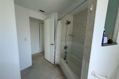 Villa ou maison à louer à Sarasota, Floride: 2 chambres, 119.47 m2 № 2384279 - photo 12