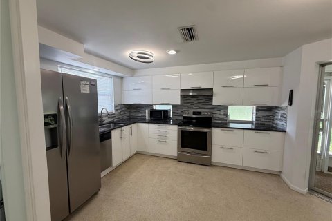 Villa ou maison à louer à Sarasota, Floride: 2 chambres, 119.47 m2 № 2384279 - photo 7