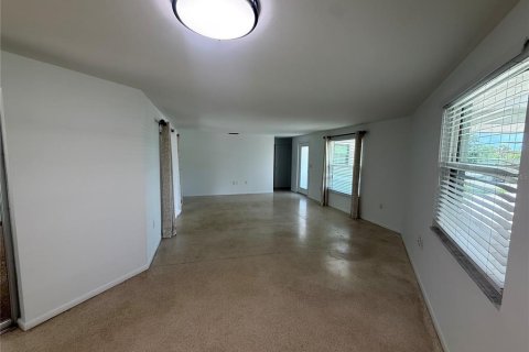 Villa ou maison à louer à Sarasota, Floride: 2 chambres, 119.47 m2 № 2384279 - photo 3
