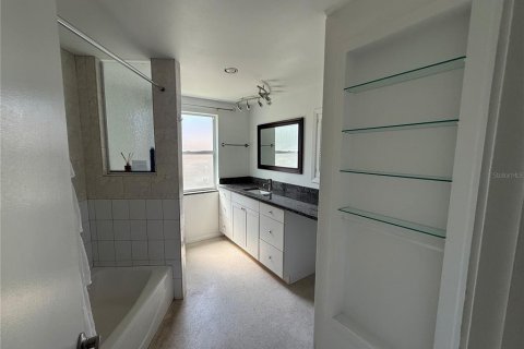 Villa ou maison à louer à Sarasota, Floride: 2 chambres, 119.47 m2 № 2384279 - photo 11