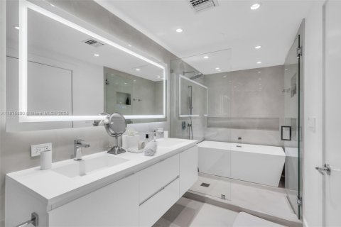 Copropriété à vendre à Miami, Floride: 3 chambres, 151.43 m2 № 1921645 - photo 17