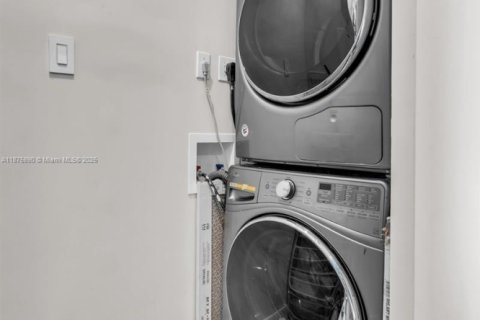 Copropriété à vendre à Miami, Floride: 3 chambres, 151.43 m2 № 1921645 - photo 20