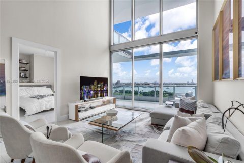 Copropriété à vendre à Miami, Floride: 3 chambres, 151.43 m2 № 1921645 - photo 1