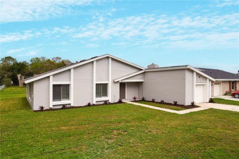 House in Kissimmee, Florida 4 bedrooms, 168.8 sq.m. № 1546177 - photo 2
