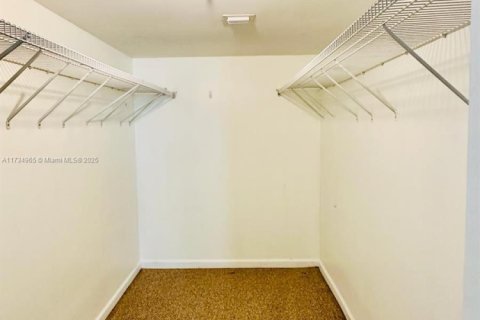 Condo in Miami, Florida, 1 bedroom  № 1703687 - photo 20