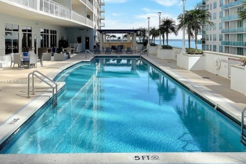 Condo in Miami, Florida, 1 bedroom  № 1703687 - photo 25
