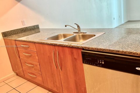 Condo in Miami, Florida, 1 bedroom  № 1703687 - photo 11