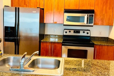 Condo in Miami, Florida, 1 bedroom  № 1703687 - photo 9