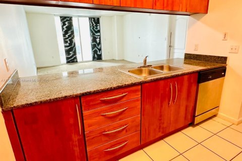 Condo in Miami, Florida, 1 bedroom  № 1703687 - photo 10