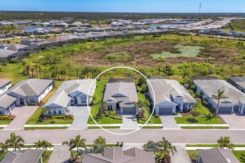 Villa ou maison à vendre à Lakewood Ranch, Floride: 3 chambres, 216.28 m2 № 1614253 - photo 2