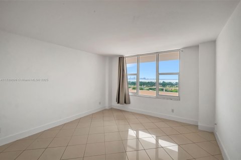 Condominio en alquiler en Miami Beach, Florida, 2 dormitorios, 162.58 m2 № 1646925 - foto 2