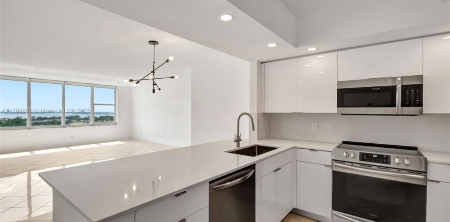 Condominio en Miami Beach, Florida, 2 dormitorios  № 1646925