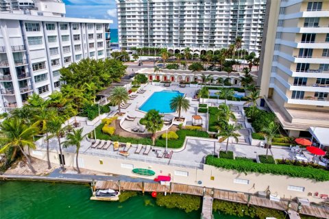 Condominio en alquiler en Miami Beach, Florida, 2 dormitorios, 162.58 m2 № 1646925 - foto 12