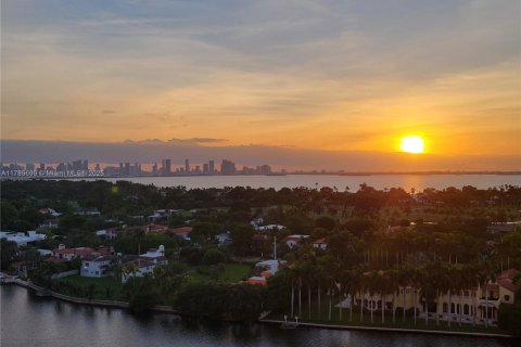 Condominio en alquiler en Miami Beach, Florida, 2 dormitorios, 162.58 m2 № 1646925 - foto 6
