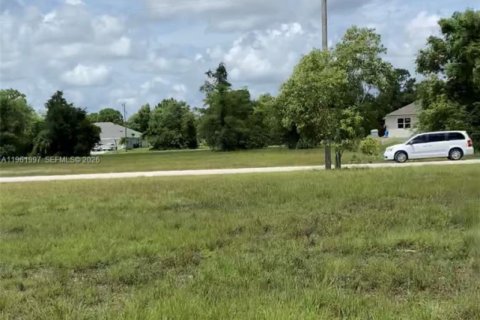 Terreno en venta en Cape Coral, Florida № 2080878 - foto 4