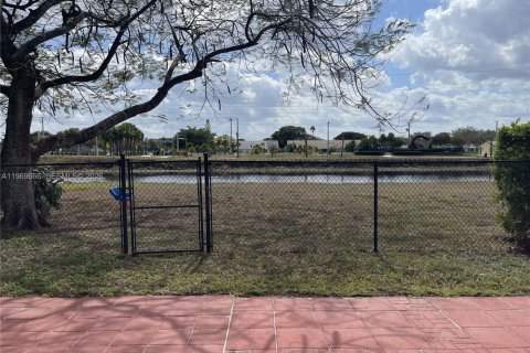 Casa en venta en Coral Springs, Florida, 3 dormitorios, 162.49 m2 № 2030889 - foto 21