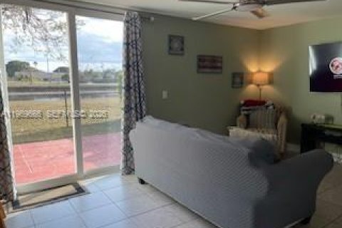 Casa en venta en Coral Springs, Florida, 3 dormitorios, 162.49 m2 № 2030889 - foto 8