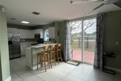 Casa en venta en Coral Springs, Florida, 3 dormitorios, 162.49 m2 № 2030889 - foto 5