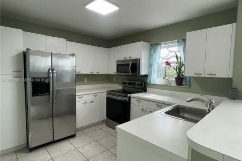 Casa en venta en Coral Springs, Florida, 3 dormitorios, 162.49 m2 № 2030889 - foto 4