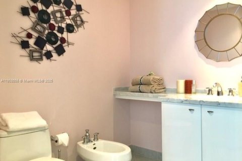 Copropriété à louer à Surfside, Floride: 3 chambres, 230.4 m2 № 1955067 - photo 19