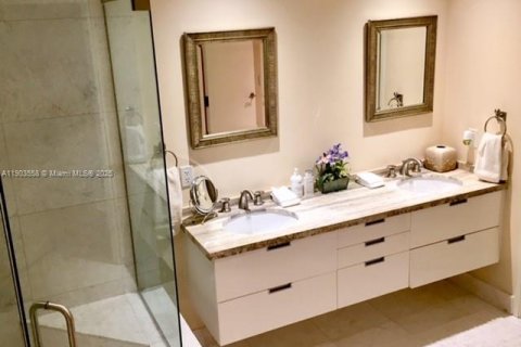 Copropriété à louer à Surfside, Floride: 3 chambres, 230.4 m2 № 1955067 - photo 12