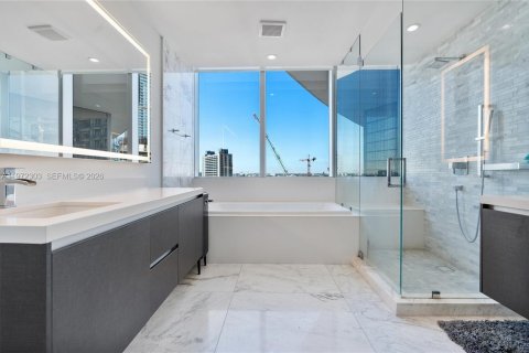 Condominio en venta en Miami, Florida, 3 dormitorios, 201.13 m2 № 2033034 - foto 26