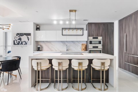 Condominio en venta en Miami, Florida, 3 dormitorios, 201.13 m2 № 2033034 - foto 3