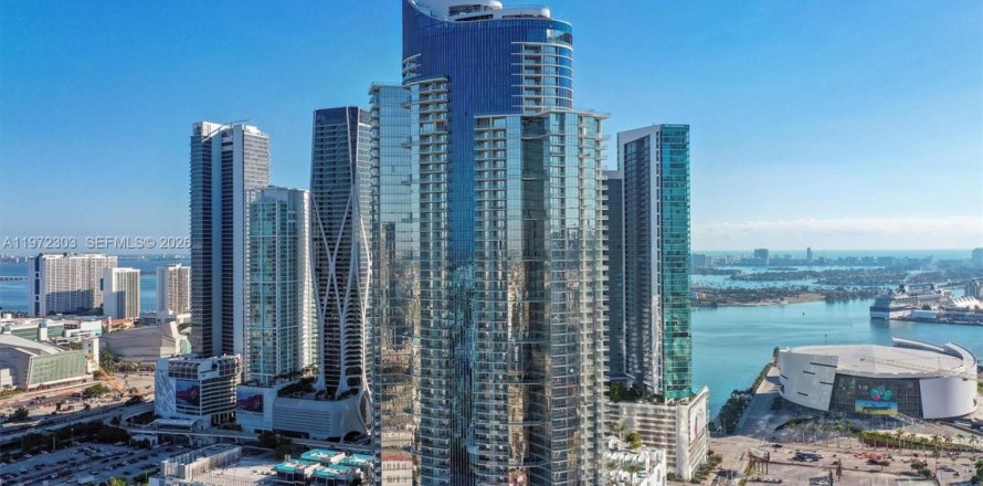 Condominio en Miami, Florida, 3 dormitorios  № 2033034