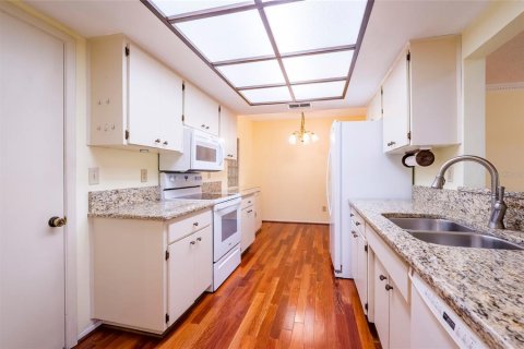 Condo in Dunedin, Florida, 2 bedrooms № 2318943 - photo 15