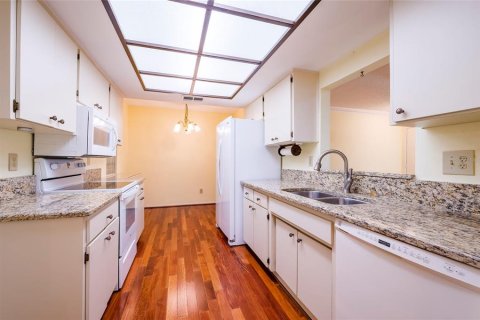Condo in Dunedin, Florida, 2 bedrooms № 2318943 - photo 16