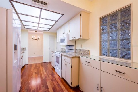 Condo in Dunedin, Florida, 2 bedrooms № 2318943 - photo 18