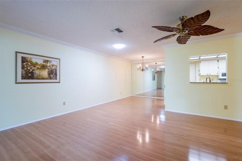 Condo in Dunedin, Florida, 2 bedrooms № 2318943 - photo 11