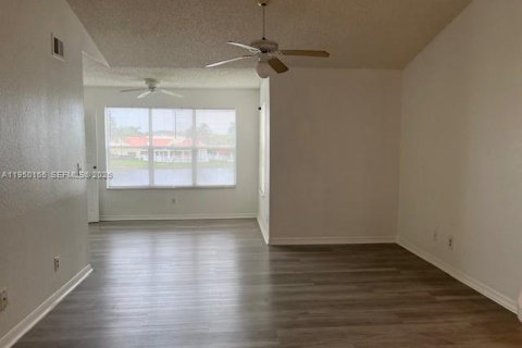 Copropriété à louer à Sunrise, Floride: 2 chambres, 98.94 m2 № 2005847 - photo 4