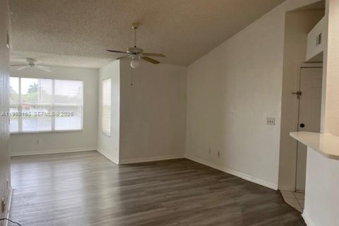 Copropriété à louer à Sunrise, Floride: 2 chambres, 98.94 m2 № 2005847 - photo 3