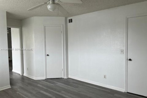 Copropriété à louer à Sunrise, Floride: 2 chambres, 98.94 m2 № 2005847 - photo 12