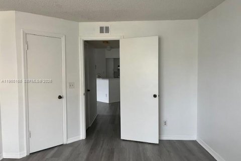 Copropriété à louer à Sunrise, Floride: 2 chambres, 98.94 m2 № 2005847 - photo 17